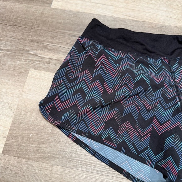 Run Rabbit Hopper 4” Shorts - Picture 2 of 7